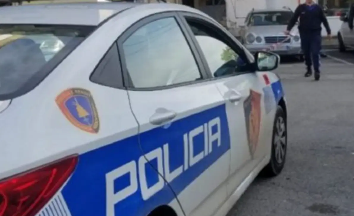 Aksident i rëndë, automjeti përplas këmbësorin në vijat e bardha...