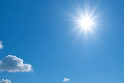 Moti në Shqipëri për 4 Korrik 2025: Temperaturat Mbeten të Larta, Por Disa Zona Marrin Frymë më Lirshëm
