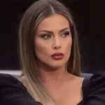 “E zhveshur”, Olta Gixhari poston foton nga shtrati